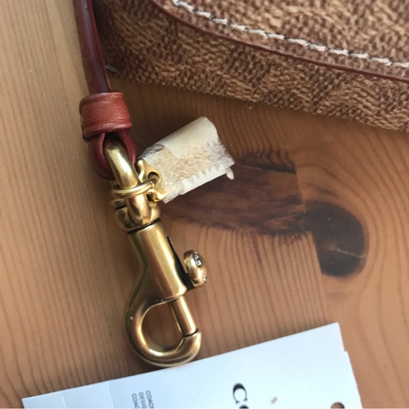 ☀️🥰 Coach Sunglass Case Bag Charm In Signature Canvas - Picture 9 of 11